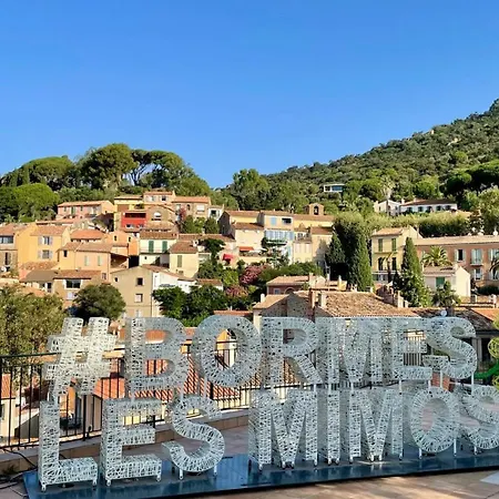 L'ombrage Des Mimosas A Village Apartamento